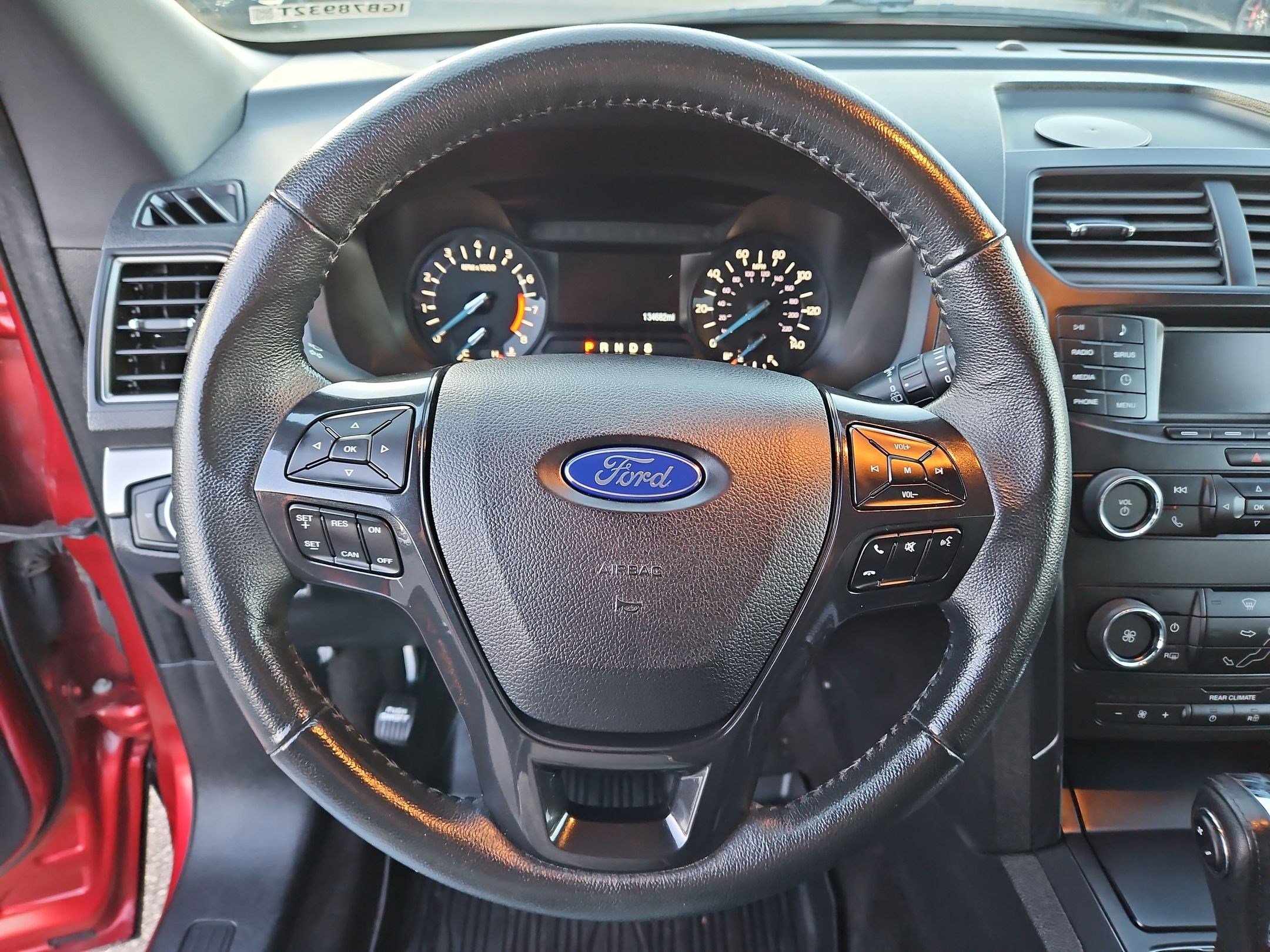 Used 2018 Ford Explorer XLT AWD/4WD image 18