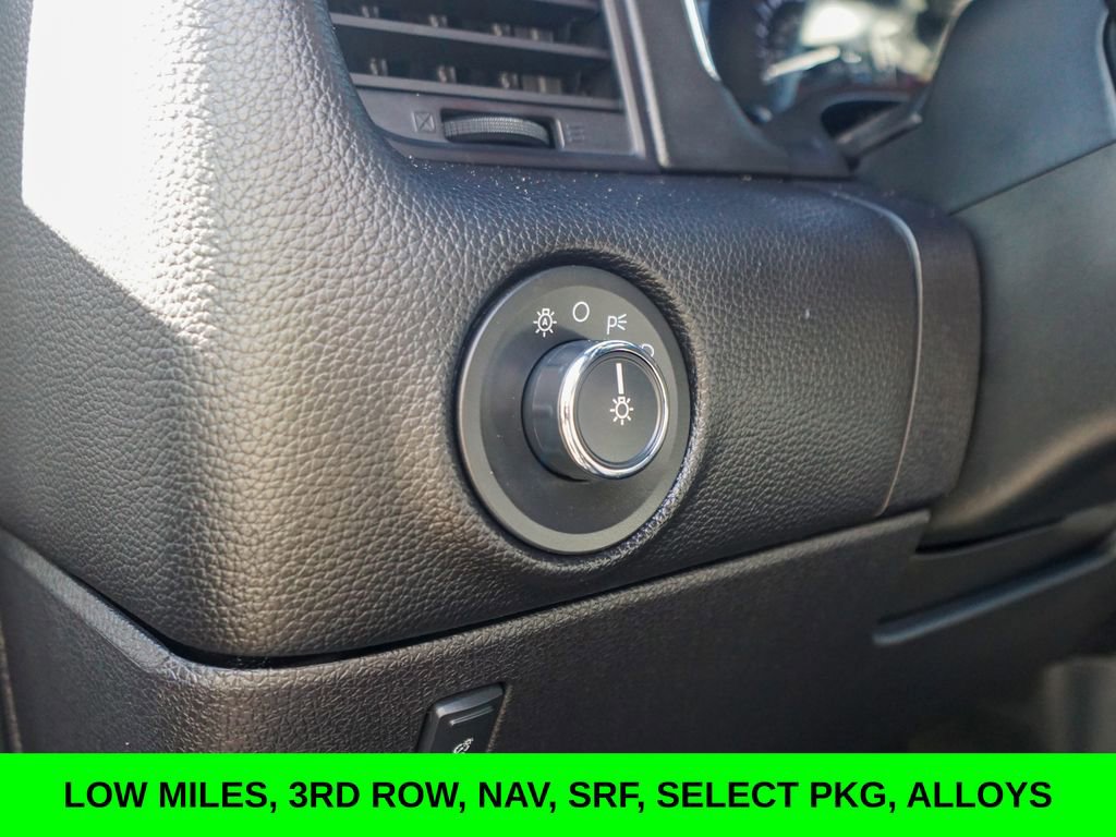 Used 2017 Lincoln Navigator Select image 18