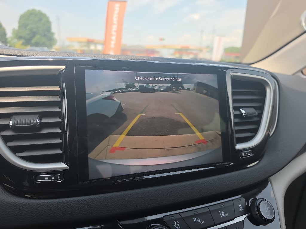 Used 2024 Chrysler Pacifica Touring-L FWD image 26