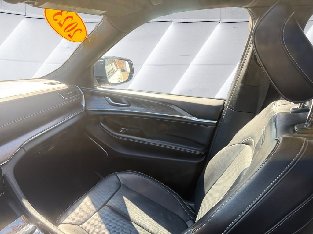 Used 2023 Jeep Grand Cherokee L Overland image 10