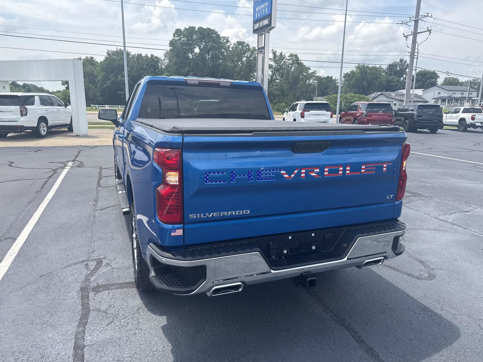 Used 2023 Chevrolet Silverado 1500 LT w/ Z71 Off-Road Package AWD/4WD image 3