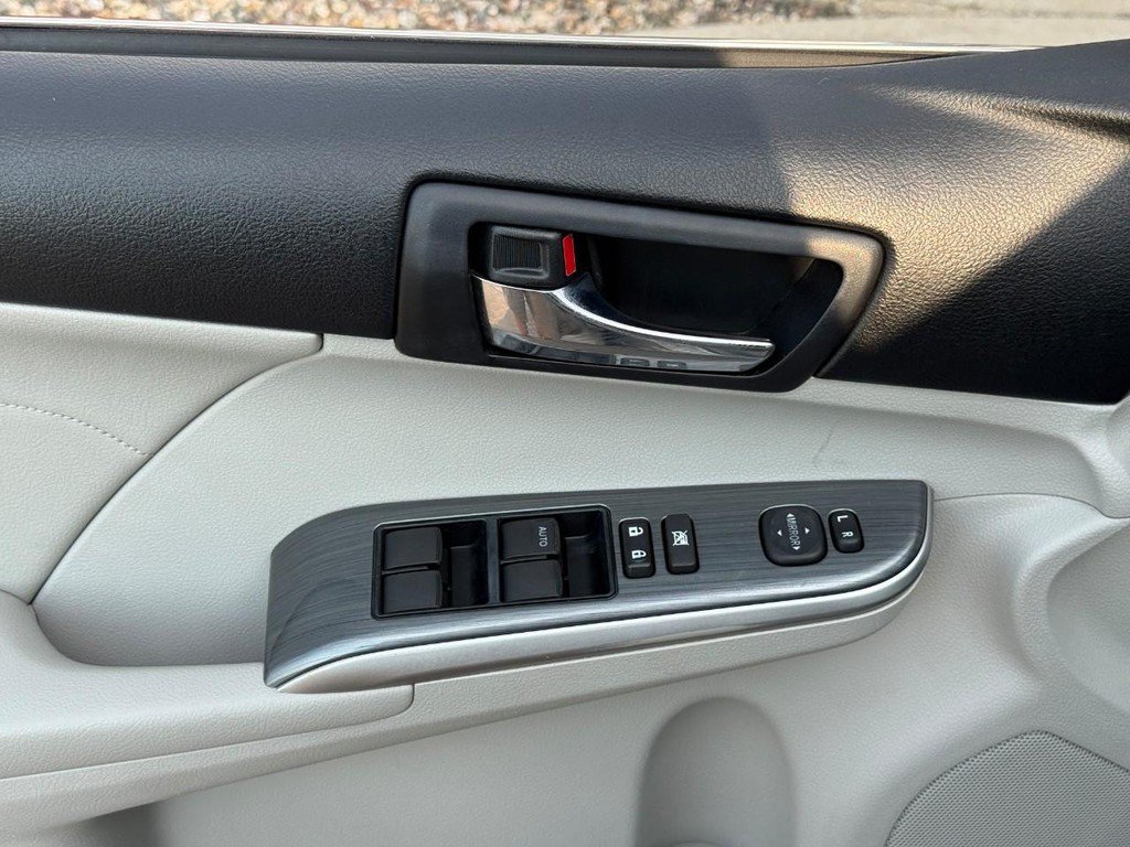 Used 2014 Toyota Camry XLE w/ Leather Package FWD image 17