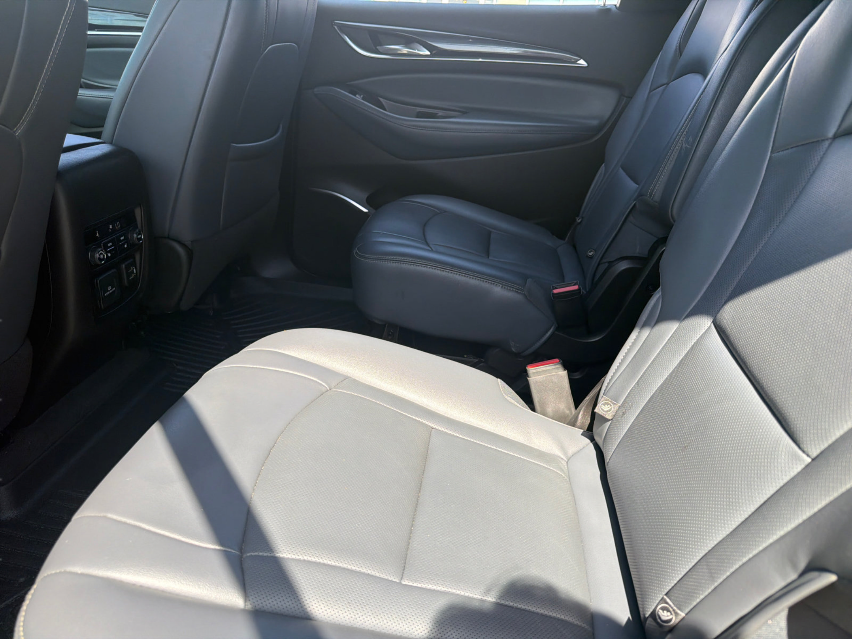 Used 2022 Buick Enclave Premium AWD/4WD image 16