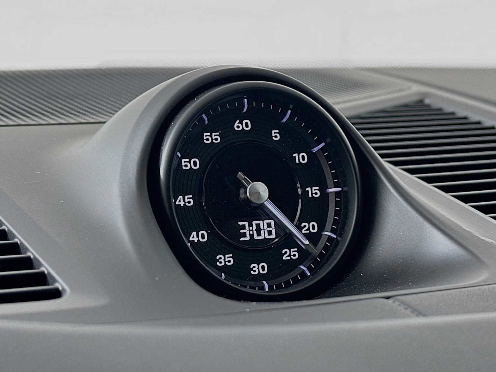 Certified 2025 Porsche Cayenne image 16
