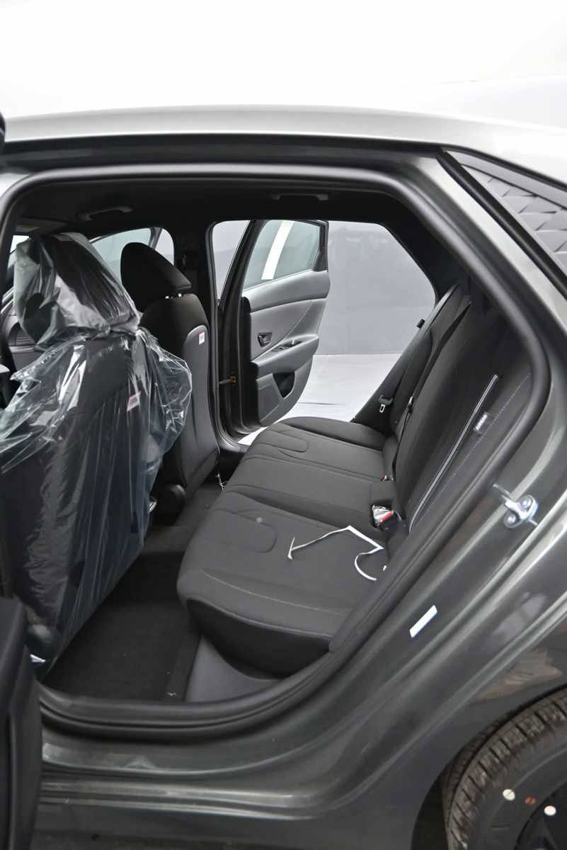 New 2026 Hyundai Elantra Sport FWD image 15