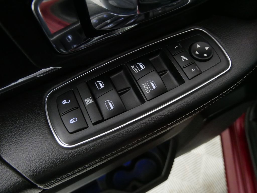 Used 2018 RAM 1500 Laramie w/ Convenience Group image 15