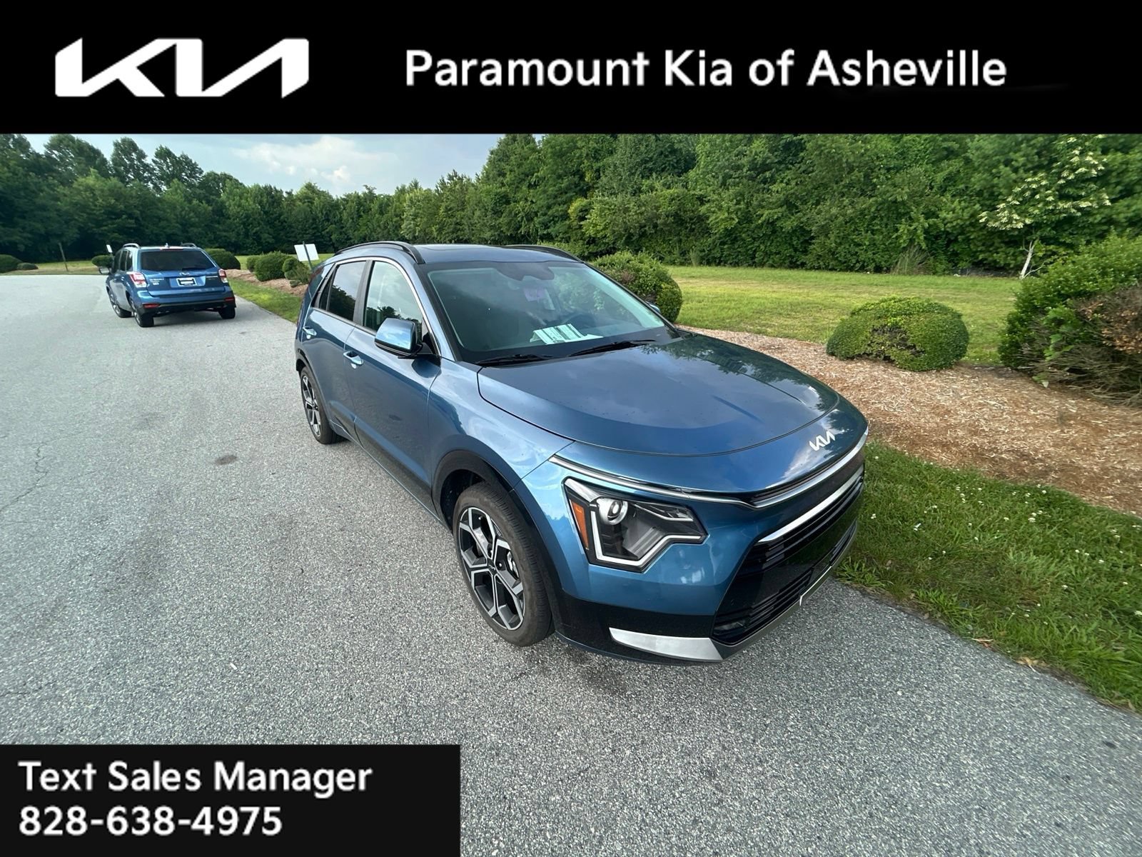 Certified 2025 Kia Niro EX Touring FWD image 3