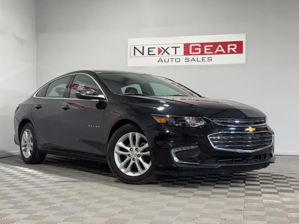 Used 2017 Chevrolet Malibu LT FWD image 1