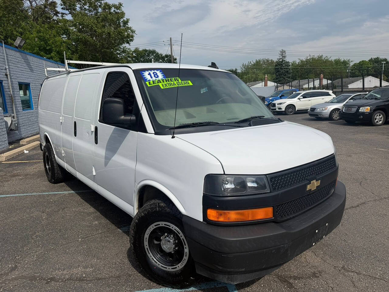 Used 2018 Chevrolet Express 2500 Extended RWD image 8
