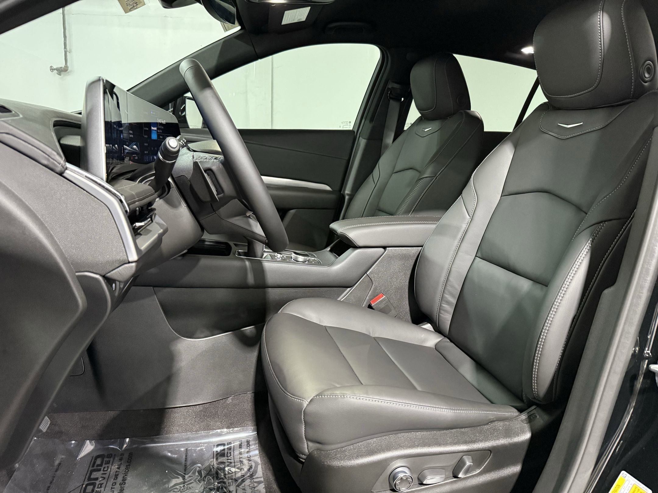 New 2025 Cadillac XT4 Premium Luxury image 4