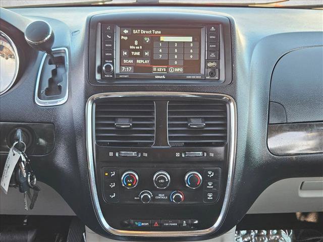 Used 2014 Dodge Grand Caravan SXT w/ Rear Park Assist Package FWD image 17