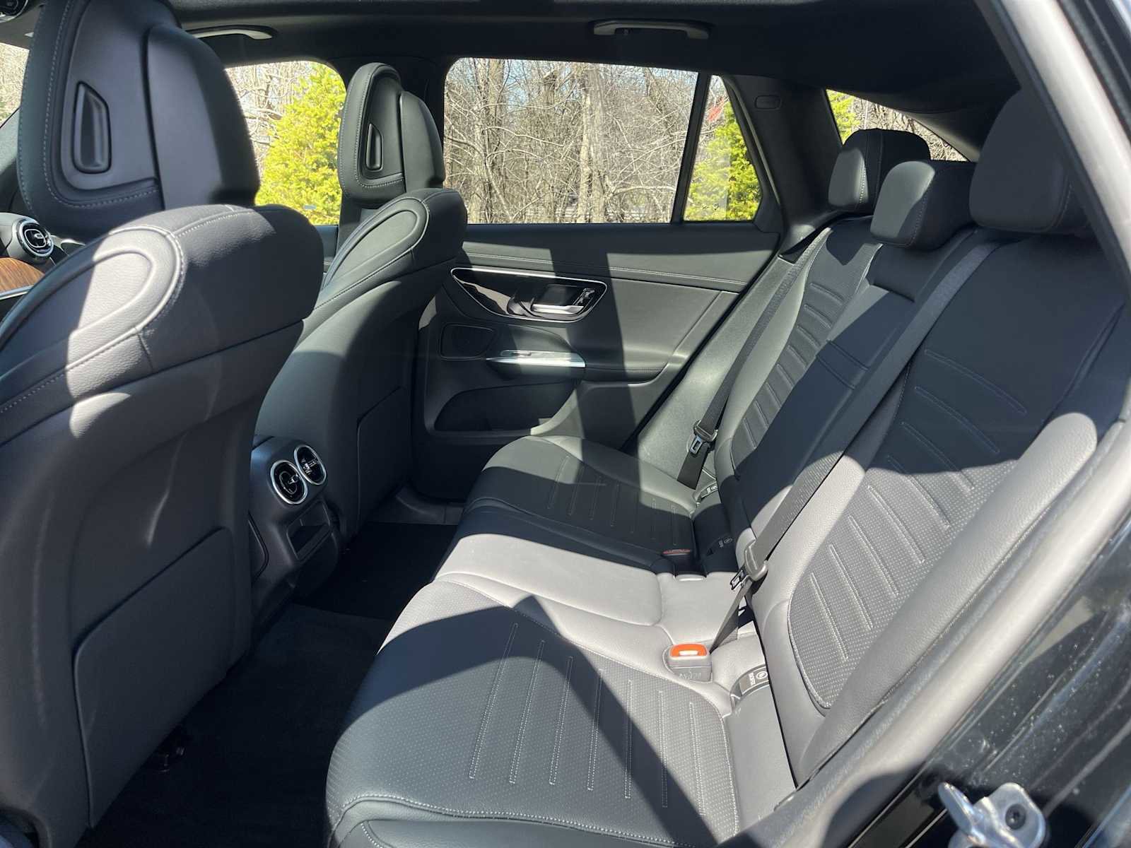 Used 2025 Mercedes-Benz GLC 300 4MATIC image 13