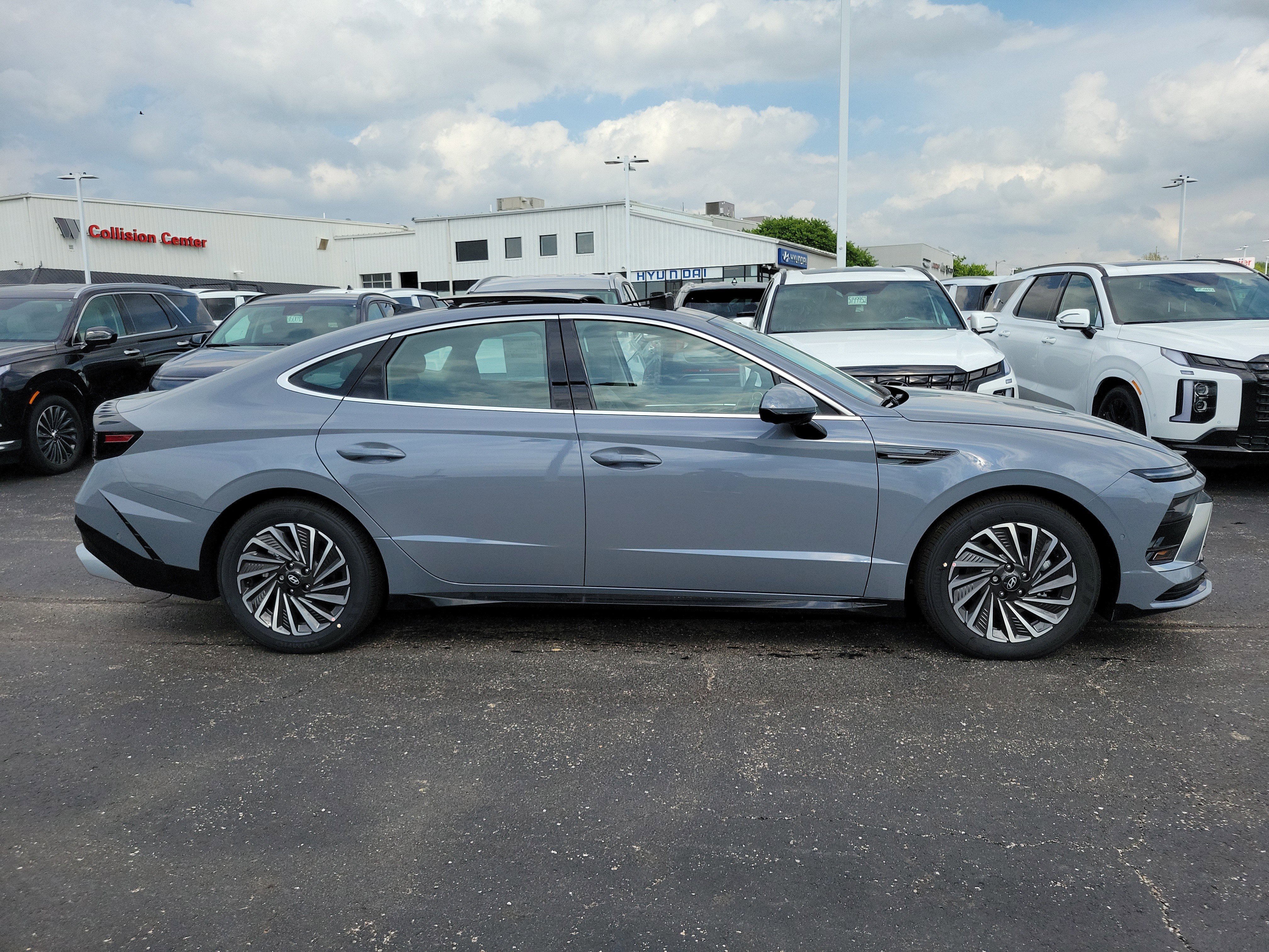 New 2025 Hyundai Sonata Limited image 3