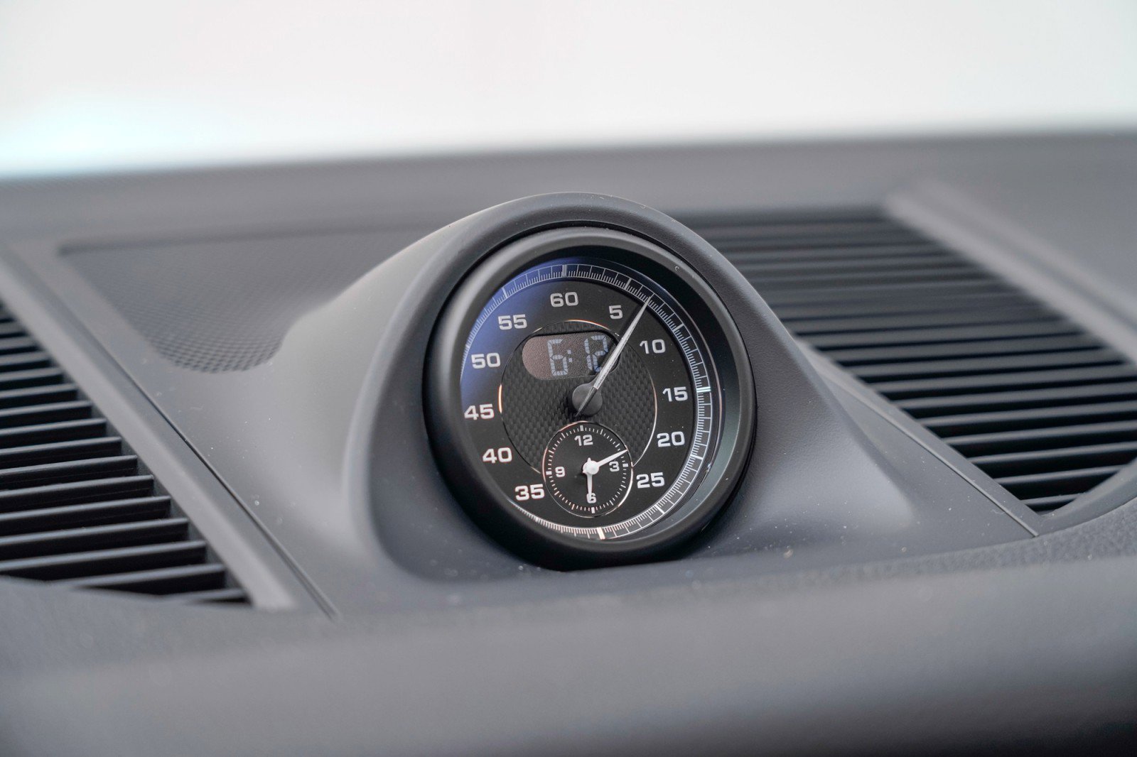 New 2026 Porsche Macan image 24