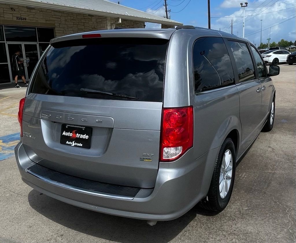 Used 2019 Dodge Grand Caravan SXT image 4