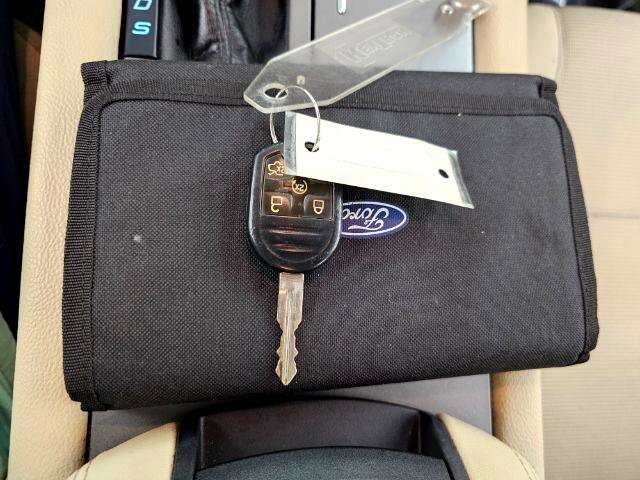 Used 2017 Ford Taurus SEL image 22