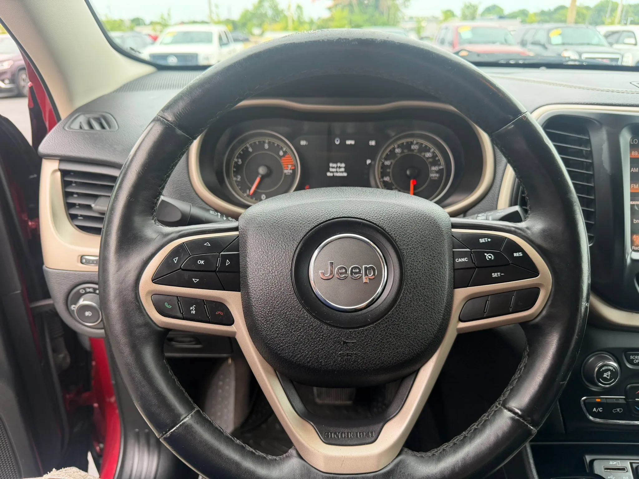 Used 2017 Jeep Cherokee Limited AWD/4WD image 16