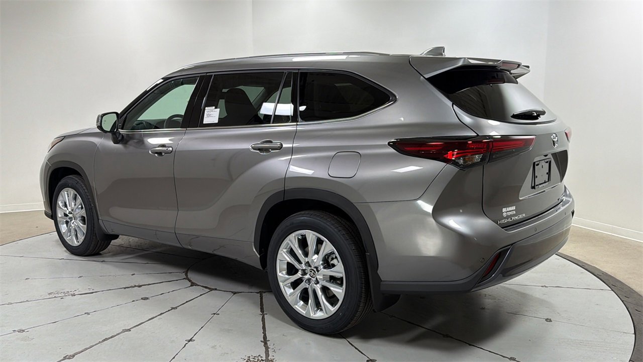 New 2026 Toyota Highlander Limited image 7