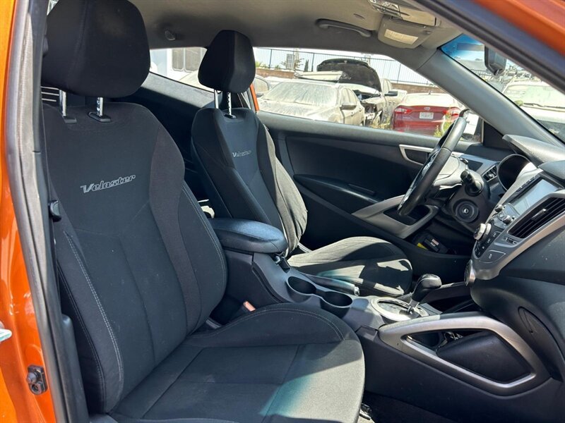 Used 2017 Hyundai Veloster FWD image 24