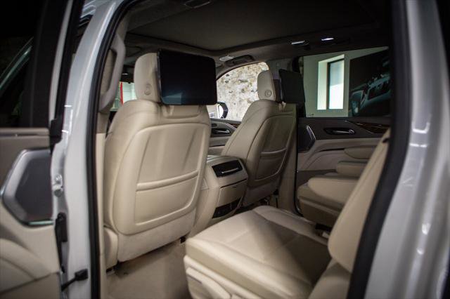Used 2024 Cadillac Escalade ESV Sport Platinum w/ LPO, ONYX Package AWD/4WD image 43