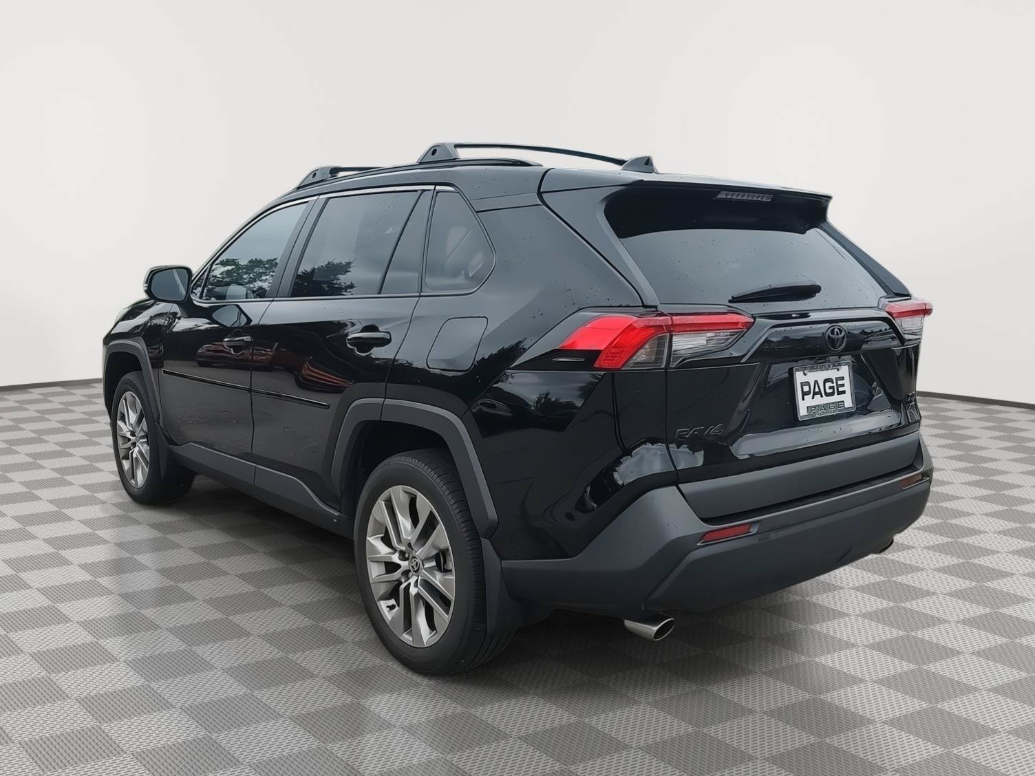 Used 2022 Toyota RAV4 XLE Premium AWD/4WD image 27