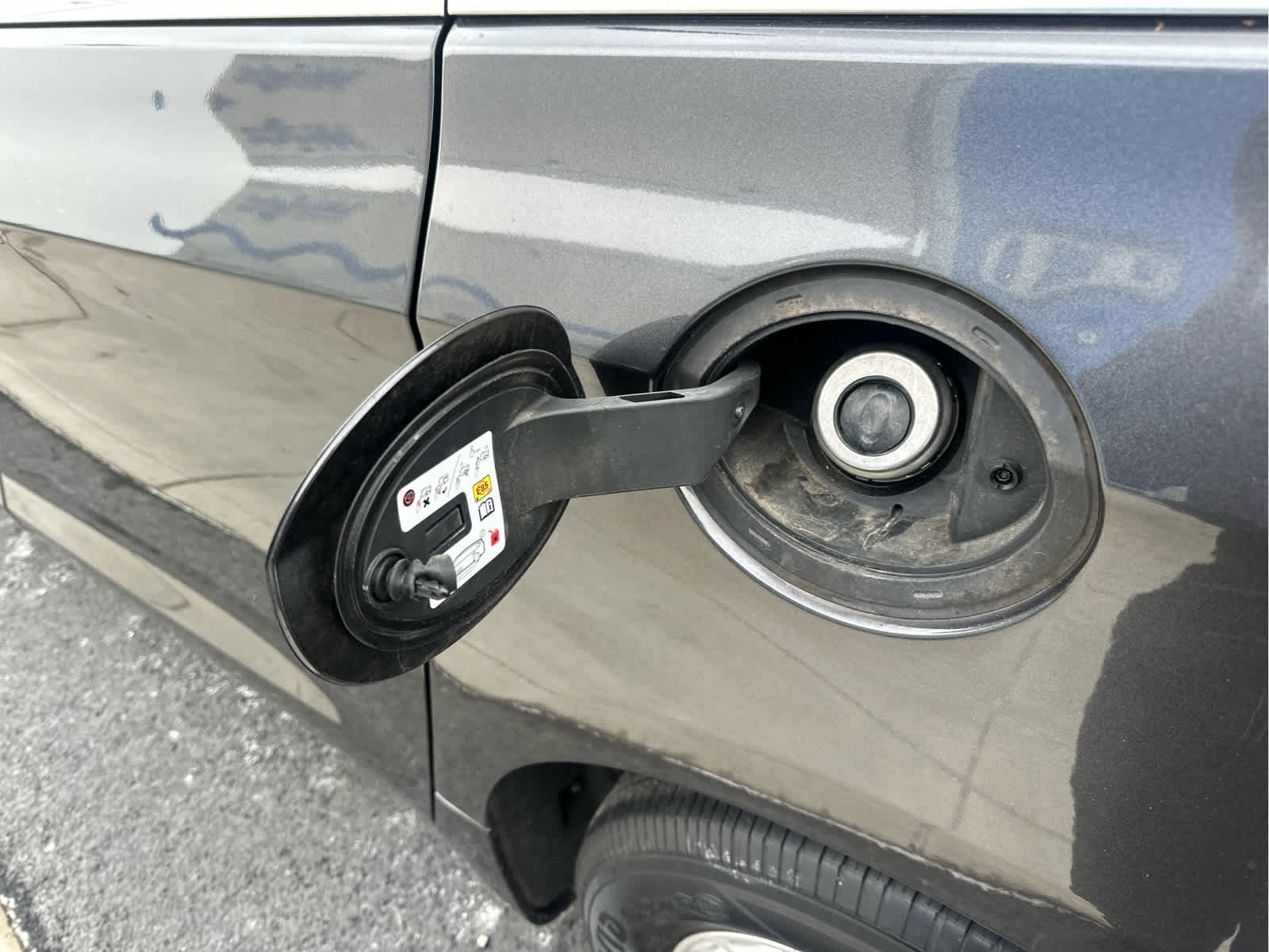 Used 2023 Chrysler Voyager LX image 14