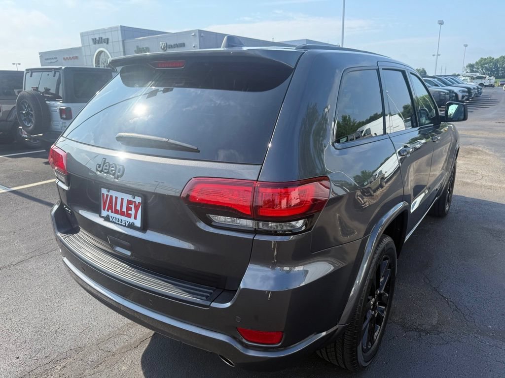 Used 2018 Jeep Grand Cherokee Altitude AWD/4WD image 3