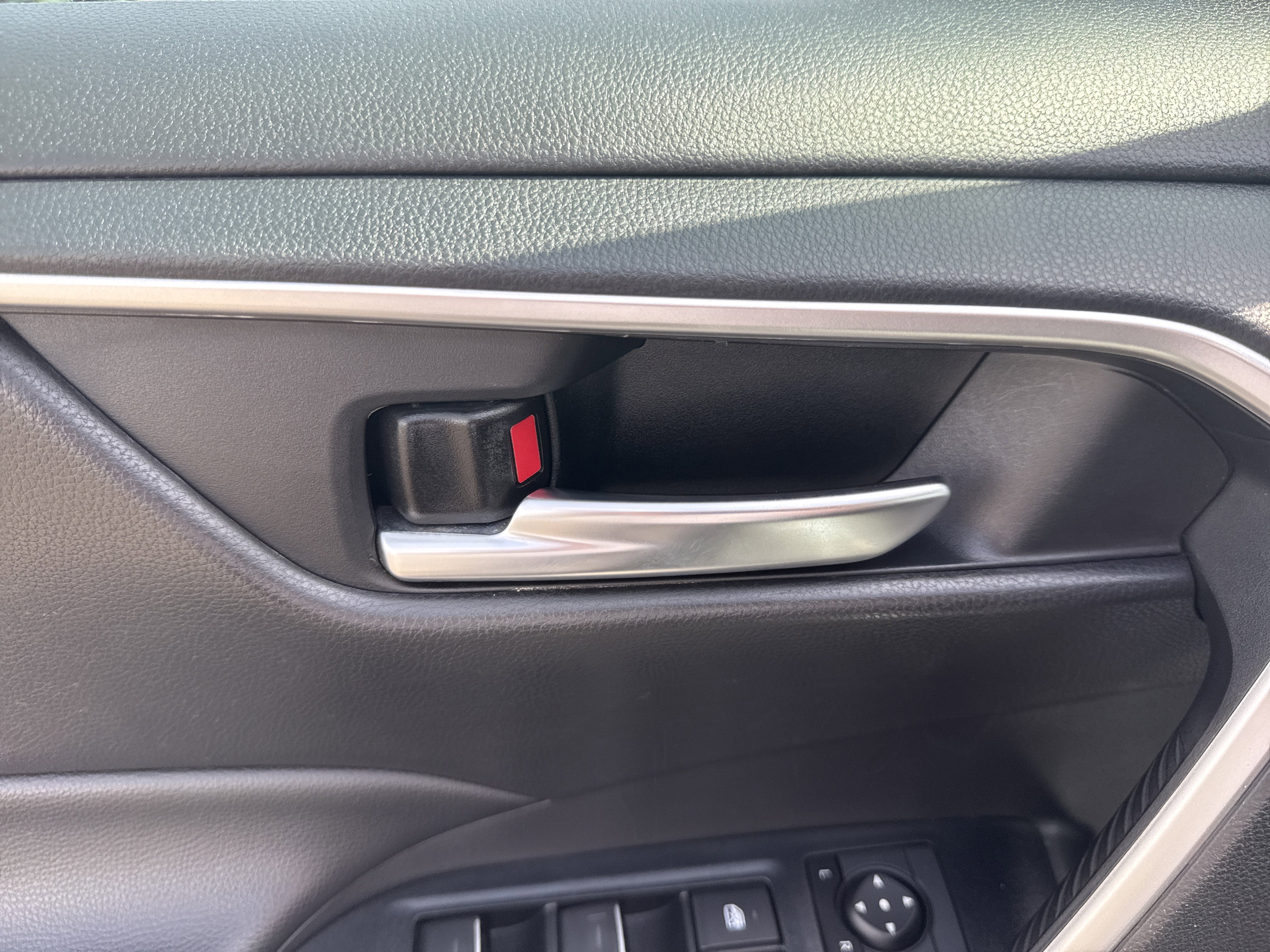 Used 2025 Toyota RAV4 XLE image 16