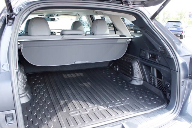 Certified 2025 Subaru Outback Limited AWD/4WD image 5