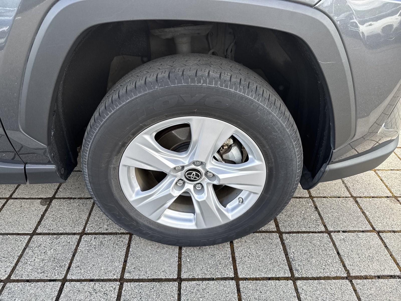 Used 2021 Toyota RAV4 LE AWD/4WD image 10