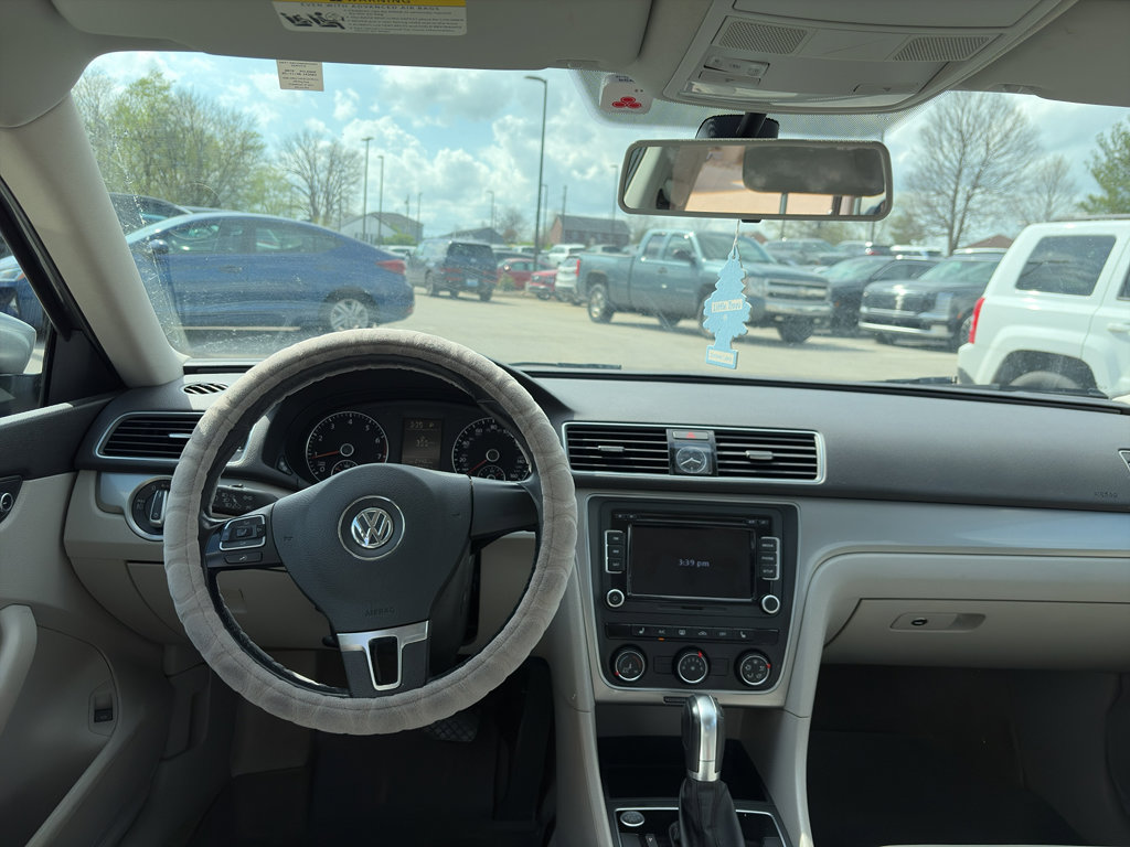 Used 2015 Volkswagen Passat 1.8T Limited Edition image 12
