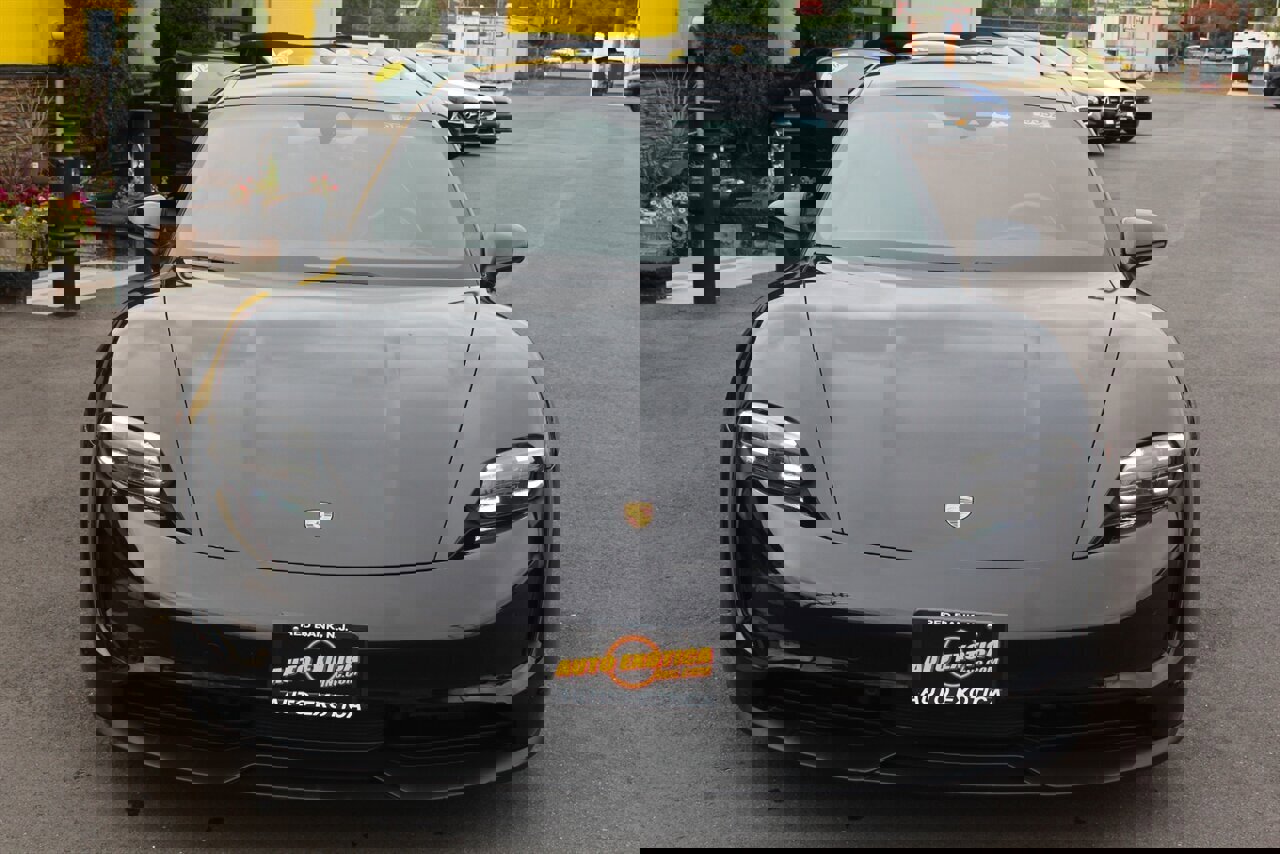 Used 2022 Porsche Taycan image 24
