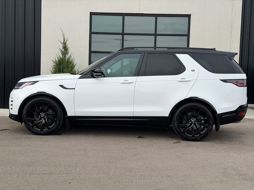 Used 2024 Land Rover Discovery Dynamic SE AWD/4WD image 2