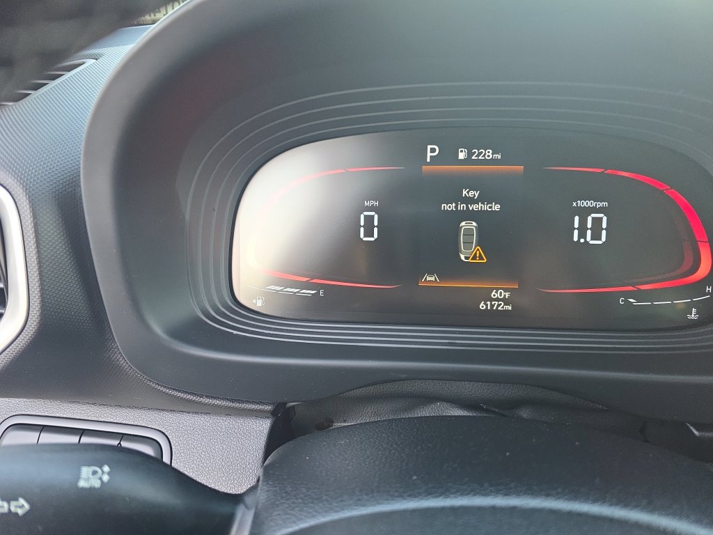 Used 2025 Hyundai Venue SEL FWD image 15