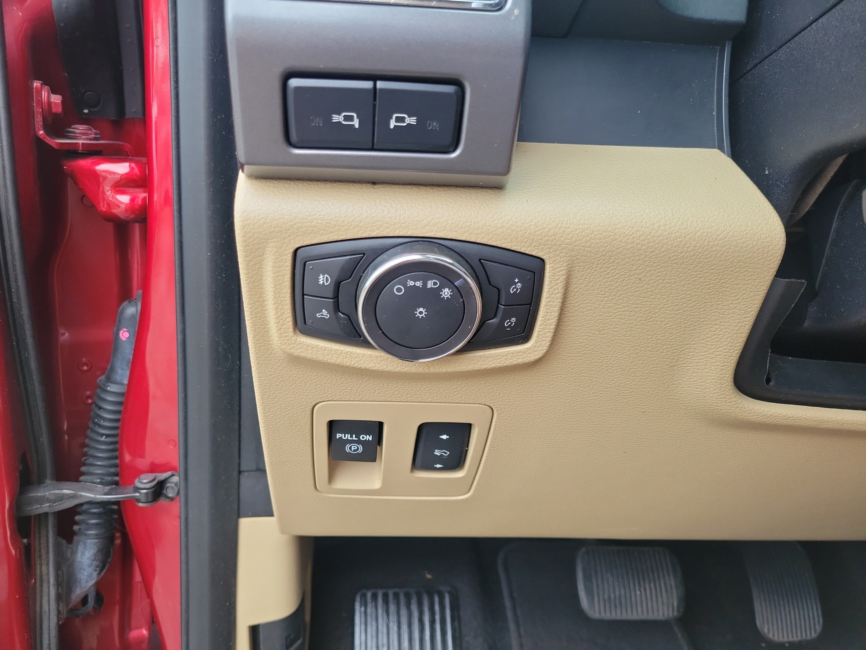 Used 2018 Ford F150 XLT w/ Equipment Group 302A Luxury AWD/4WD image 19
