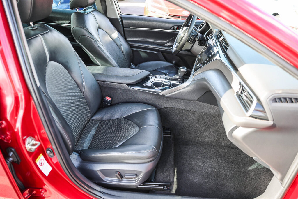Used 2018 Toyota Camry XSE FWD image 8