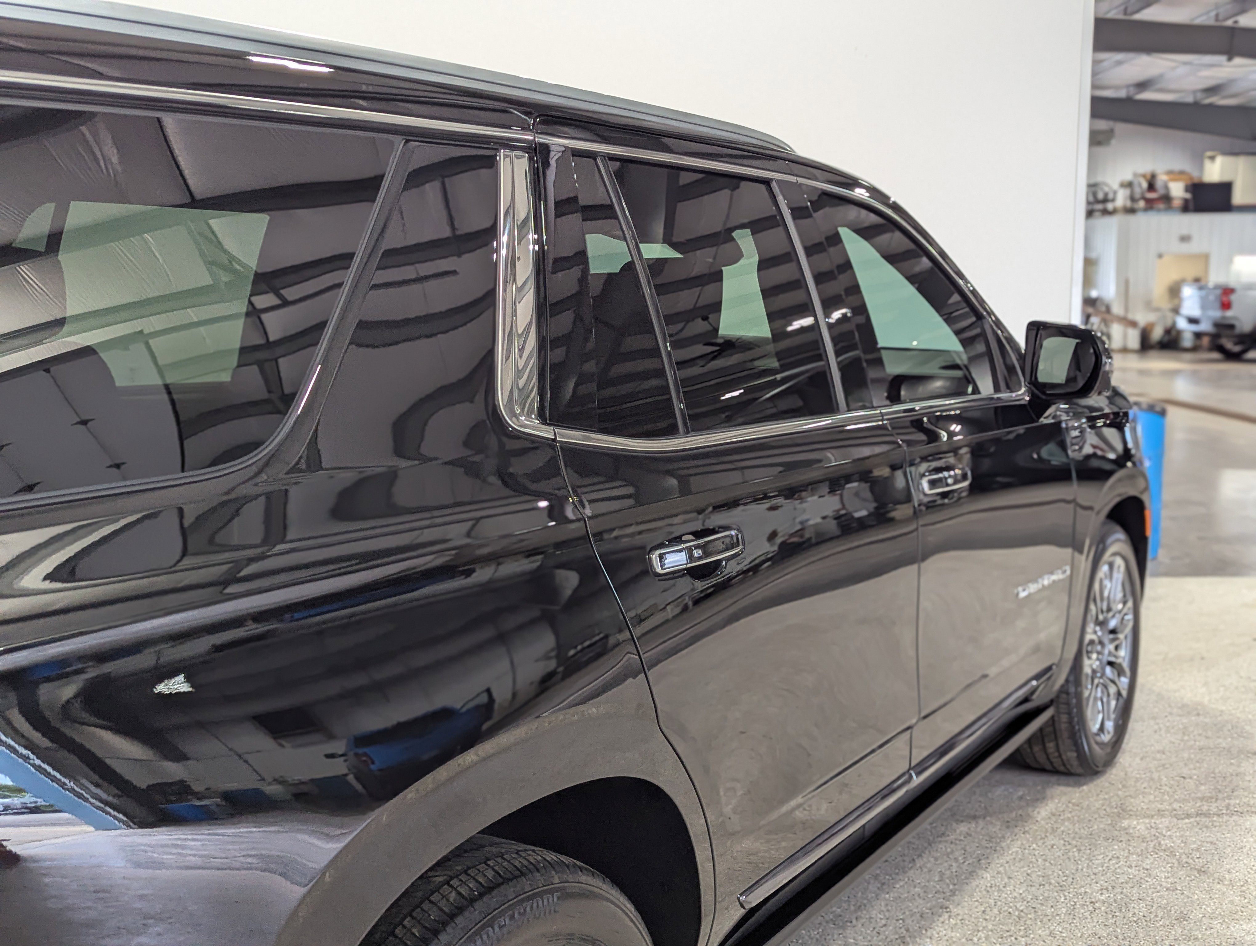 Used 2023 GMC Yukon Denali Ultimate image 3