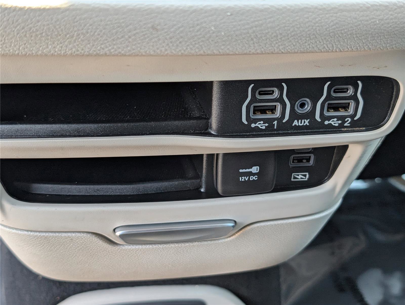 Used 2022 Chrysler Pacifica Touring-L FWD image 26