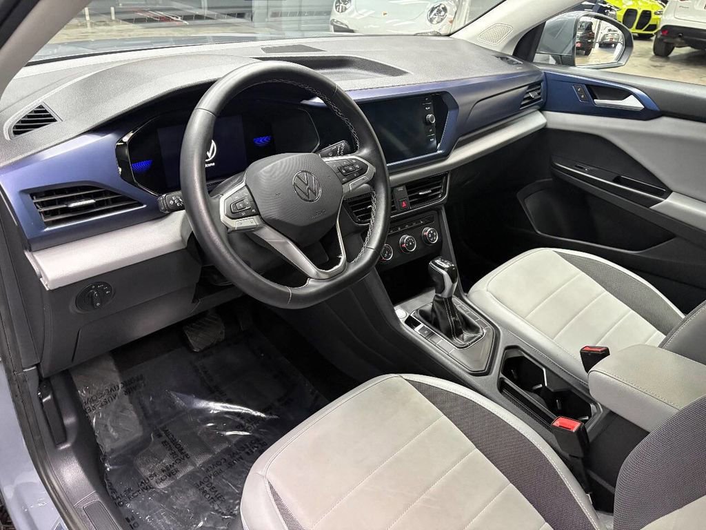 Used 2022 Volkswagen Taos SE FWD image 18