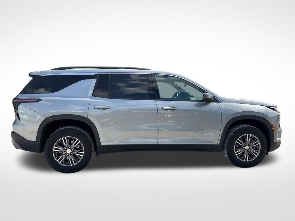 Used 2025 Chevrolet Traverse LT FWD image 6
