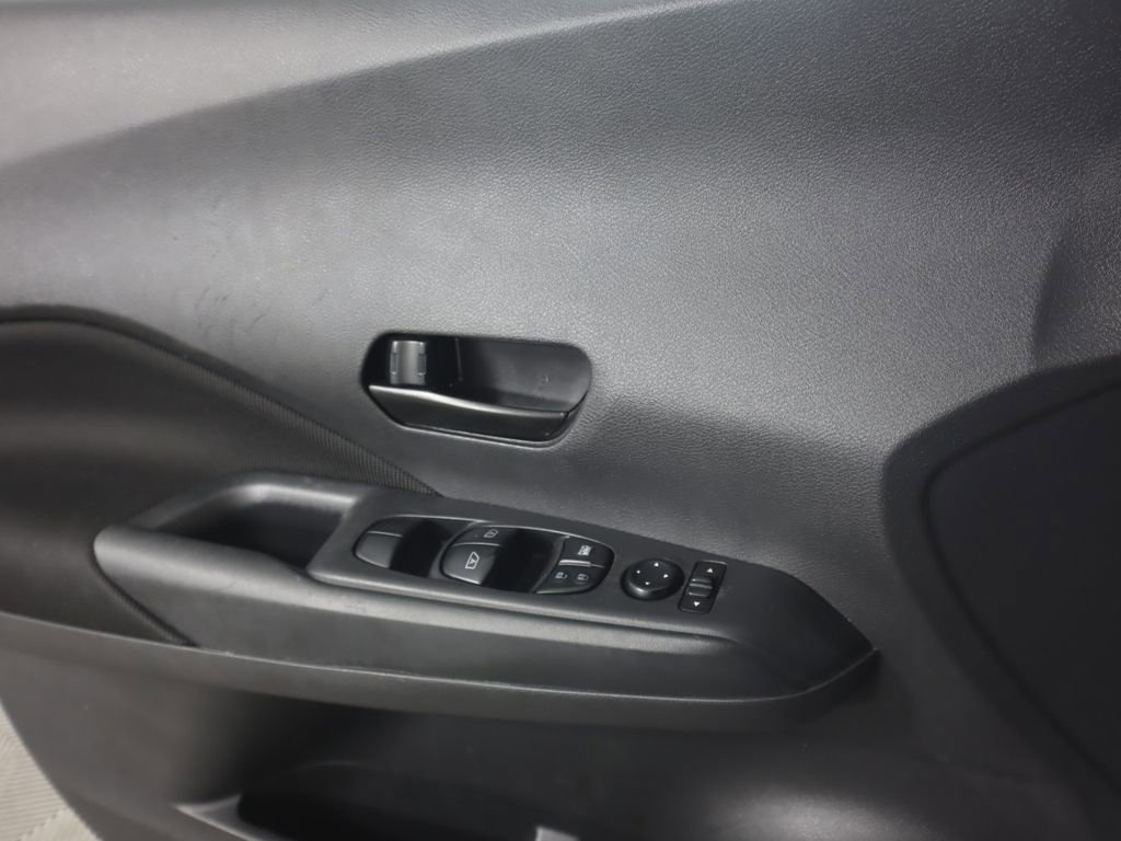 Used 2021 Nissan Kicks S image 18