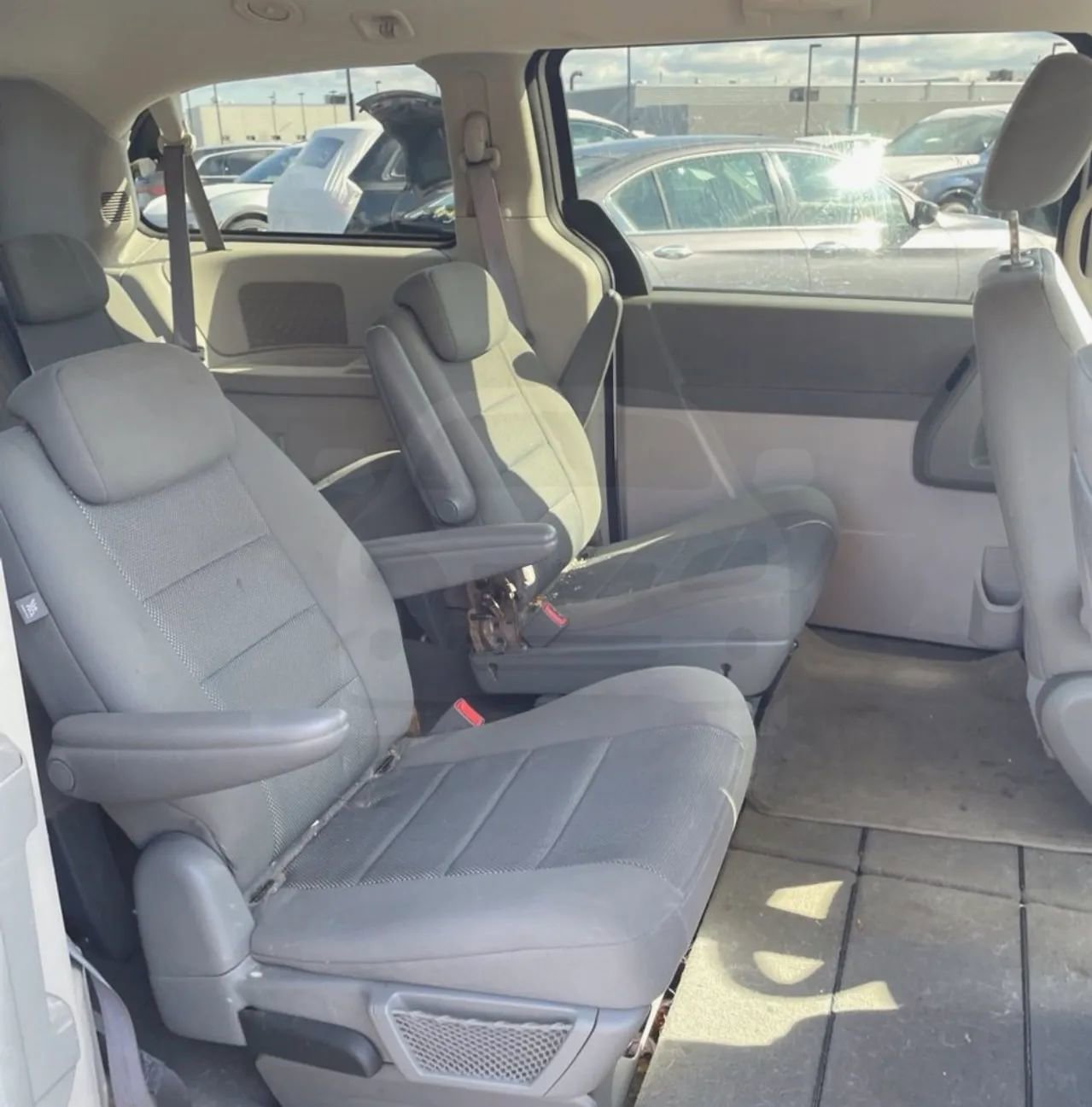 Used 2009 Dodge Grand Caravan SE w/ Climate Group image 4