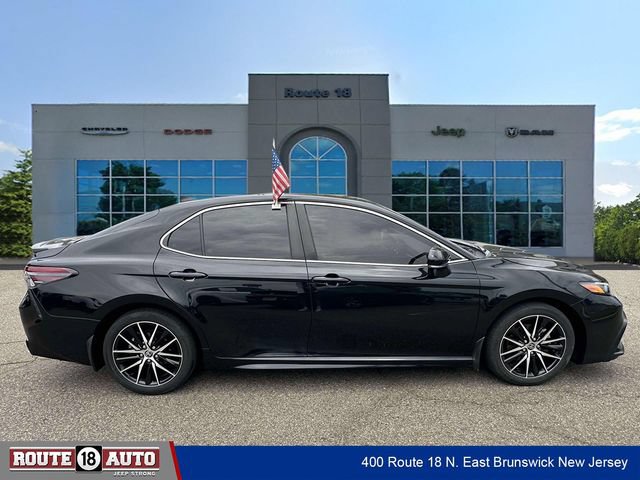 Used 2023 Toyota Camry SE AWD/4WD image 3
