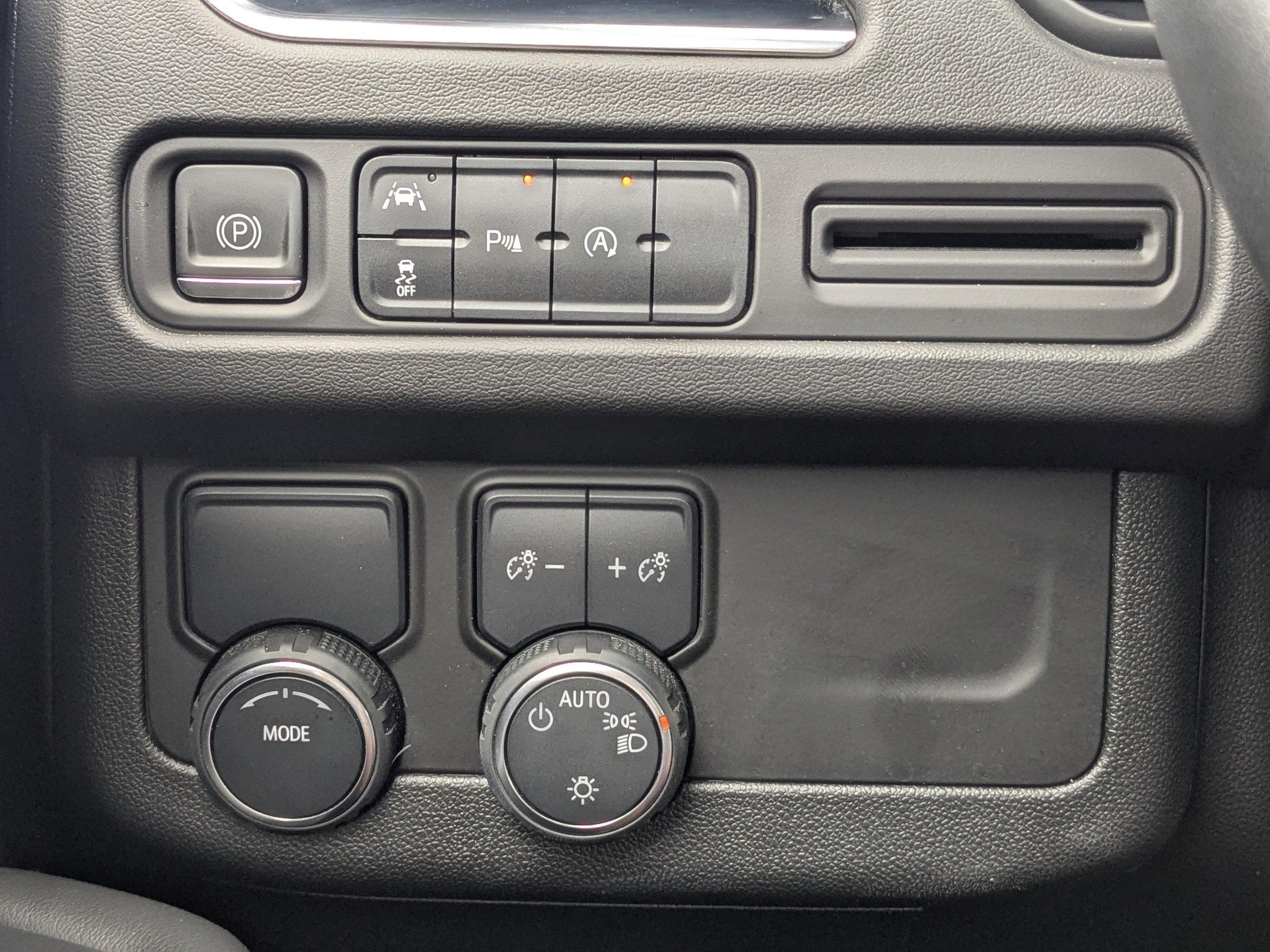 Used 2023 Chevrolet Suburban Premier image 25