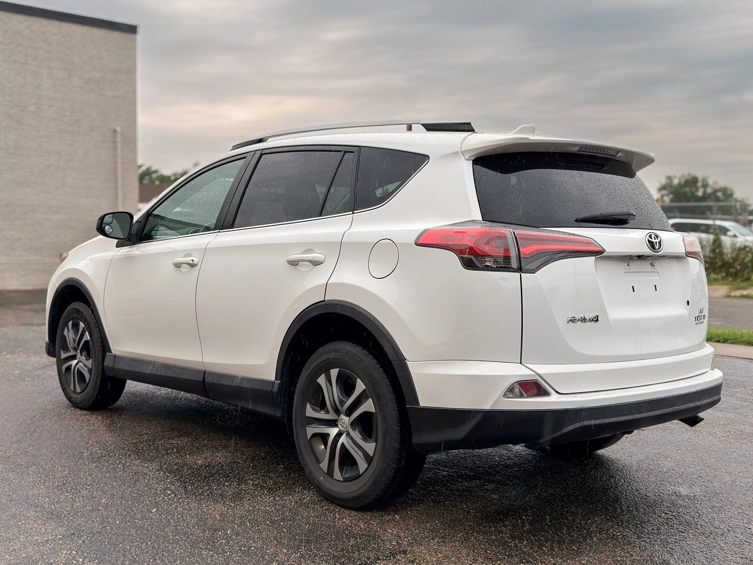 Used 2016 Toyota RAV4 LE FWD image 5
