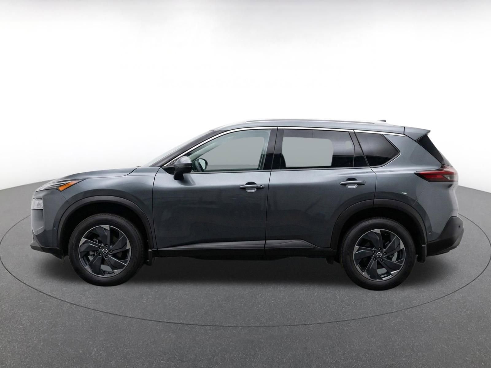 Used 2025 Nissan Rogue SV FWD image 4