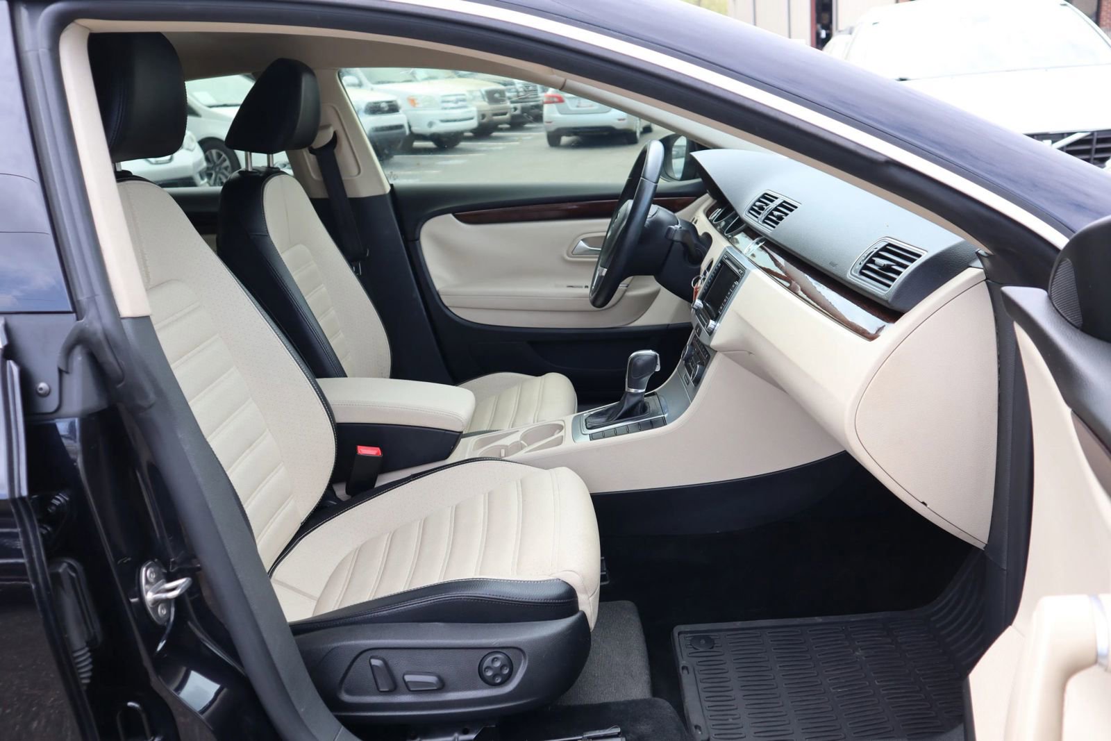 Used 2012 Volkswagen CC Lux Plus image 17