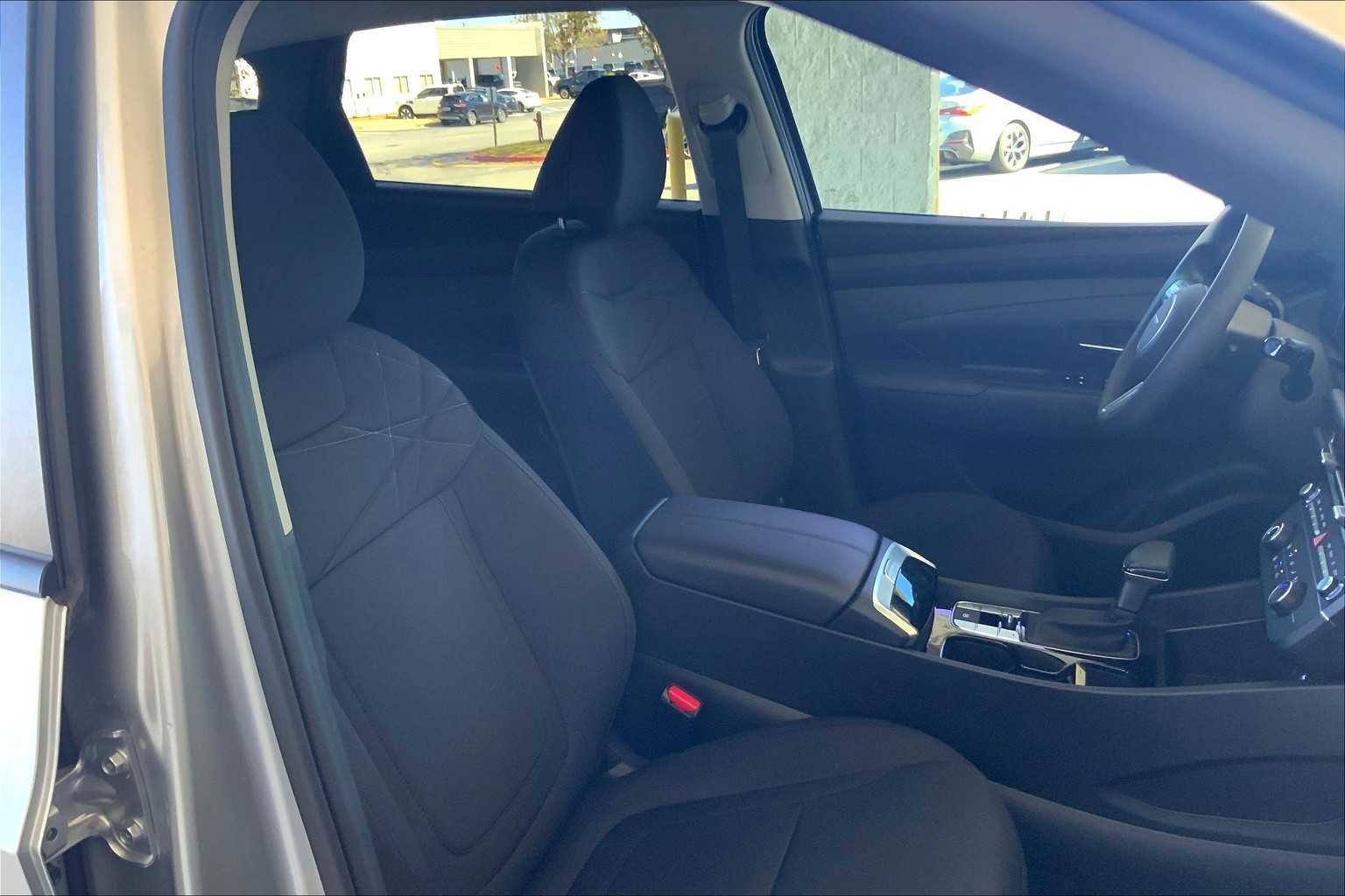 Used 2025 Hyundai Tucson SE image 15