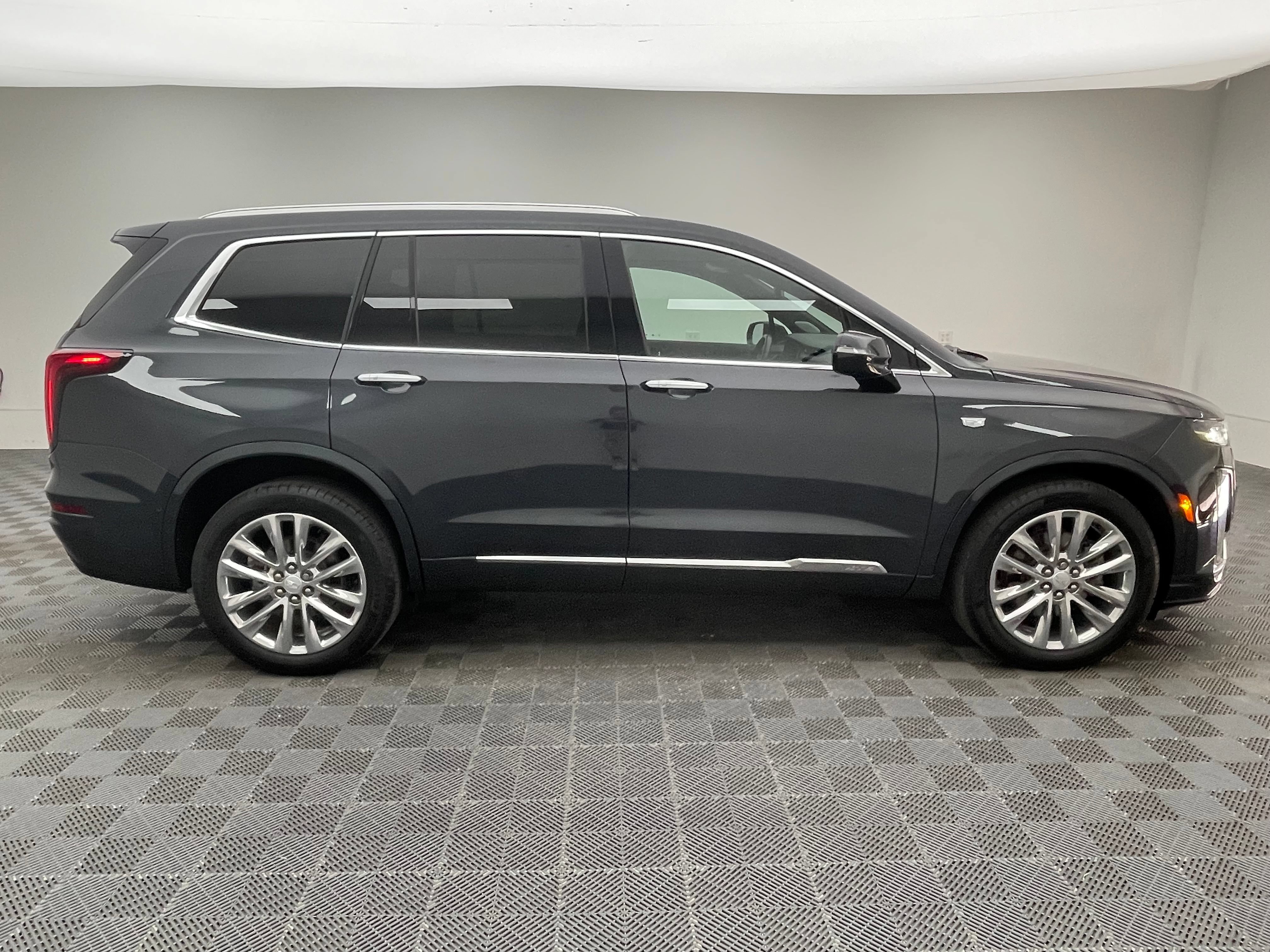Used 2023 Cadillac XT6 Premium Luxury w/ Technology Package AWD/4WD image 9