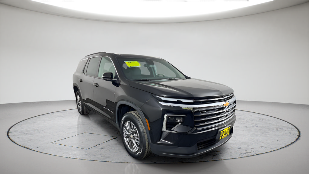 Used 2025 Chevrolet Traverse LT
